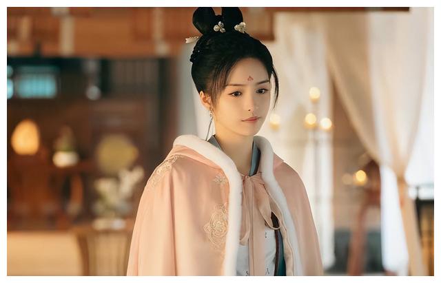 虚颜|一集只有10分钟，观众争相追捧，短剧《虚颜》凭什么比正剧播得好