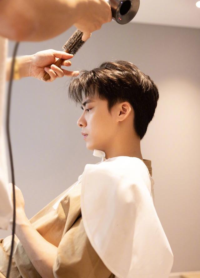 李易峰|李易峰在芒果tv查无此人,被活色生香,隐秘而伟大多部作品除名