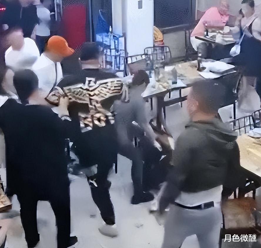 唐山打人者其中2人为同一岳父,老人被拖累觉得丢脸不想出屋