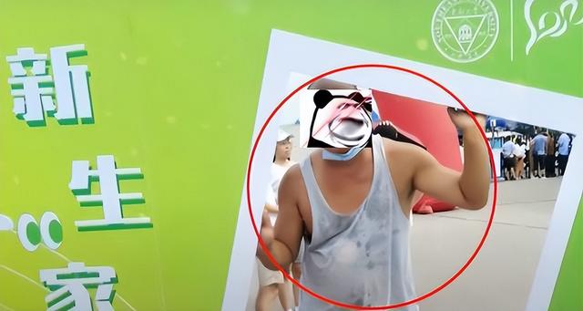 东南大学|东南大学新生开学,家长因随意穿搭走红了,学会适度打扮不是坏事