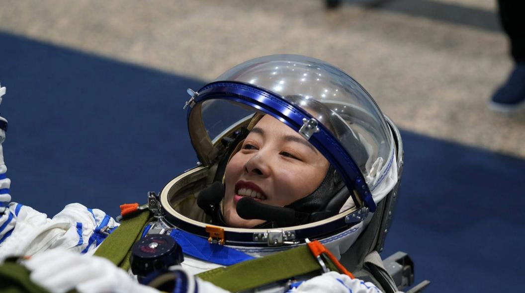 神舟15号航天员名单已确定,邓清明坚守24年,终于“圆梦太空”