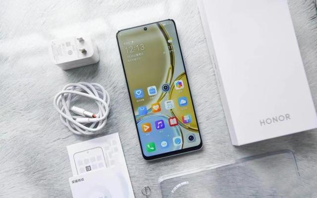 华为荣耀|荣耀X50配置出炉！5300毫安+66W快充，最大储存16+512GB！