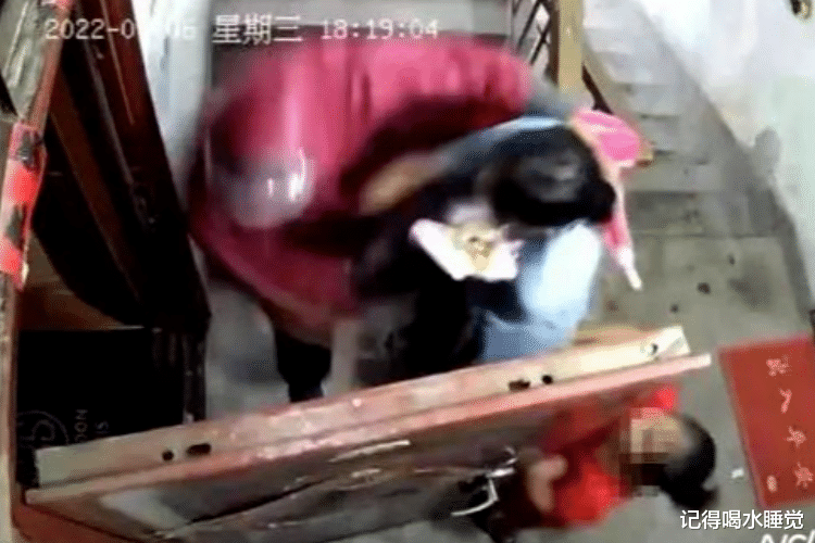 强行发生性关系怎么可能\无大碍\! 雨衣男案不是家务事