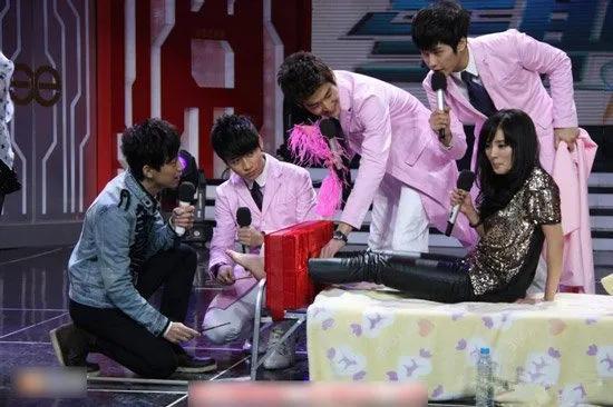 杨幂|娱圈大瓜！85花离异女星被曝，安排旗下艺人接客，以五音不全著称！