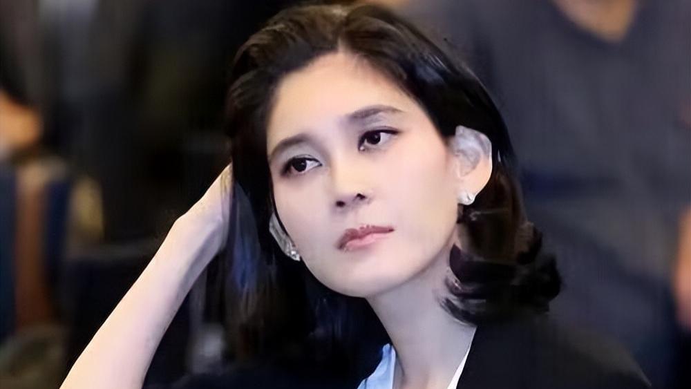 穿衣搭配 看了李富真的照片，才明白真豪门和影视剧千金的区别