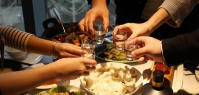 爱喝酒又怕伤身体？要常喝这4种解酒汤，简单又好吃，学起来