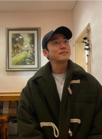 尹启相|尹启相与成员相约聚会，朴俊炯贴出自拍照5人齐聚，歌迷激动不已