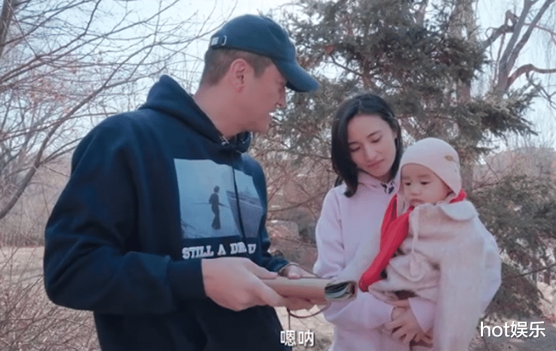 李嫣|李嫣瑞士生活太丰富,同学全是美女,戴王菲同款耳环大秀锁骨