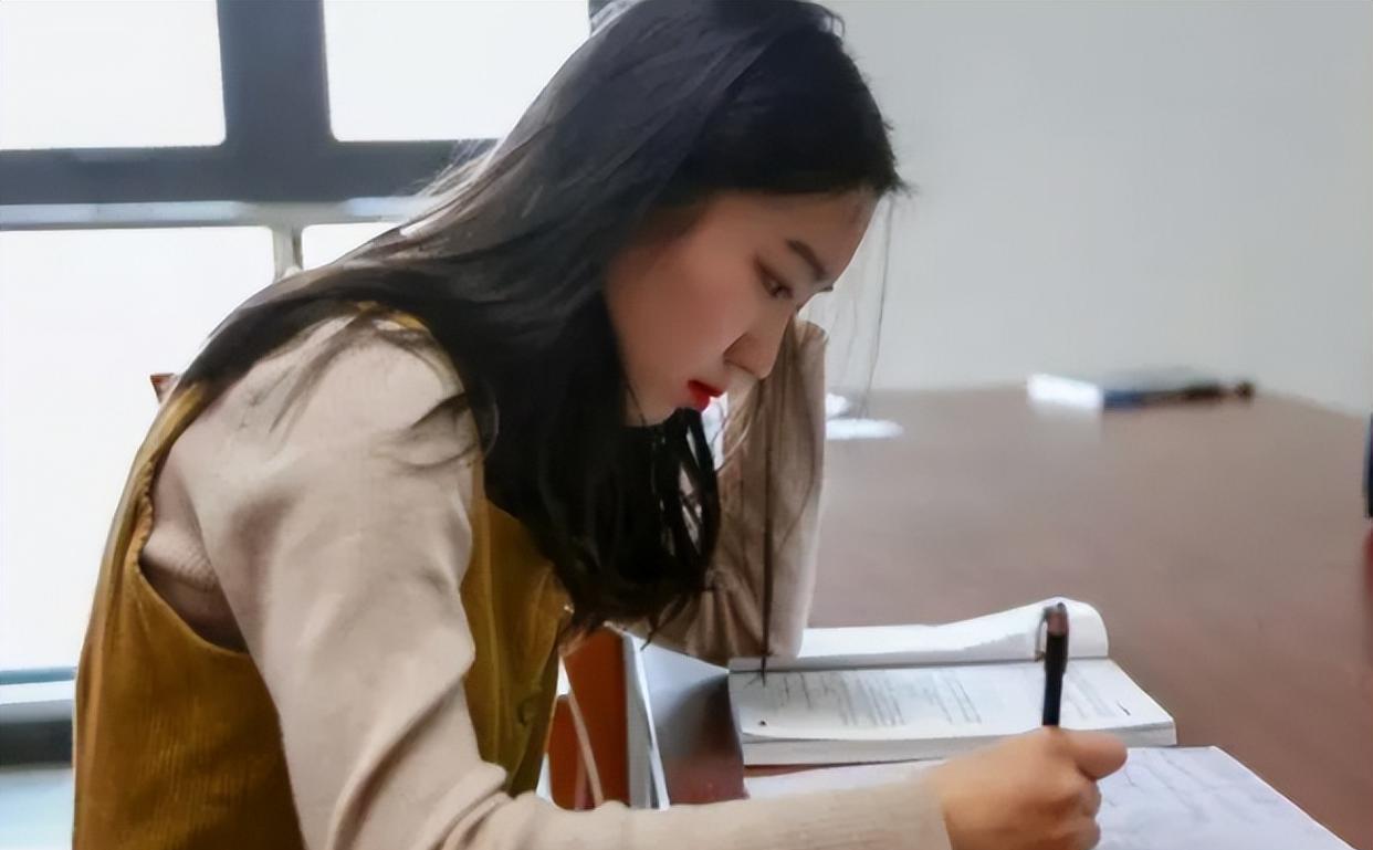 报销|名校高材生毕业后找不到工作？企业HR的吐槽，引发众多应届生共鸣