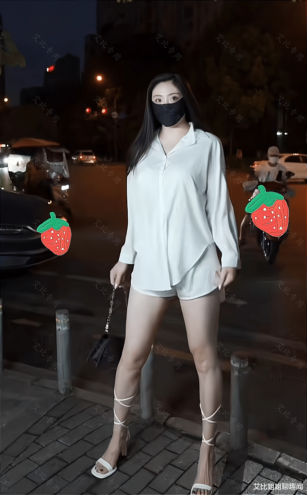 大街上,一女子穿着清凉和闺蜜逛街,引发网友热议