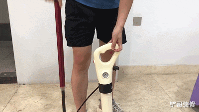 马桶堵塞别用热水冲！教你正确做法，从顶楼通到1楼，干净又卫生