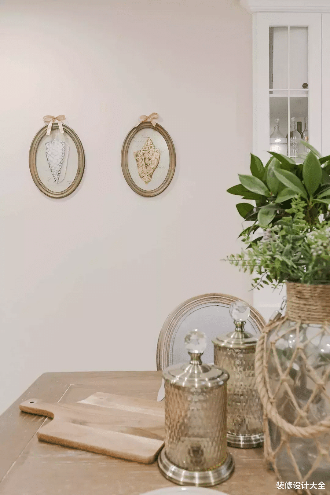 老婆不动声色在客厅装了一打柜子,本想丑拒,看到效果我闭嘴了!