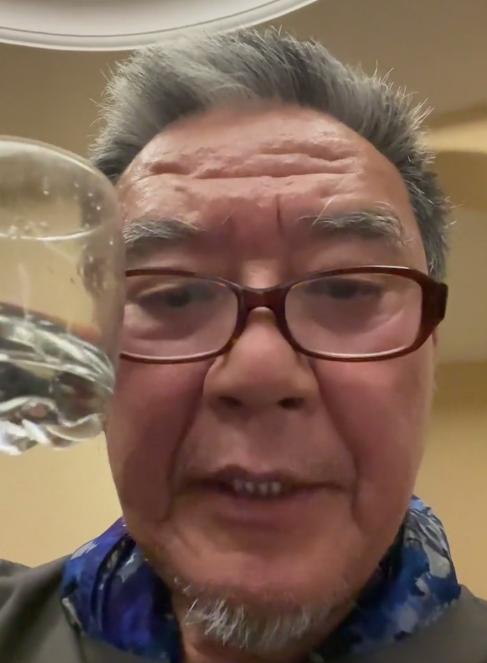 李立群|70岁李立群烟酒不离身，吃干面饼蘸辣酱神神道道，网友：喝多了吧