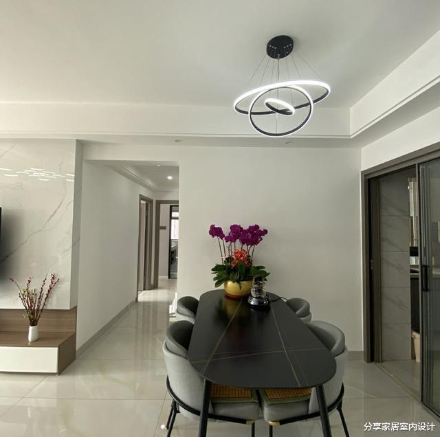 89平小三房装修现代简约风格,花了19W,把客厅阳台封起来太爽了