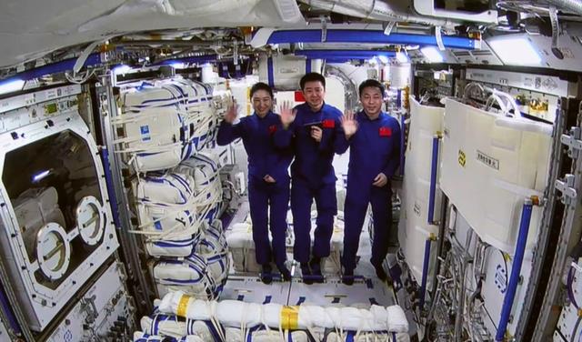 中国“天宫”堪比豪宅,120道菜堪比满汉全席,过节还有特供食品