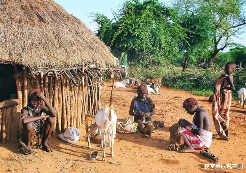非洲|非洲原始部落“唇盘族”:嘴唇上盘子尺寸越大,收到的彩礼就越多