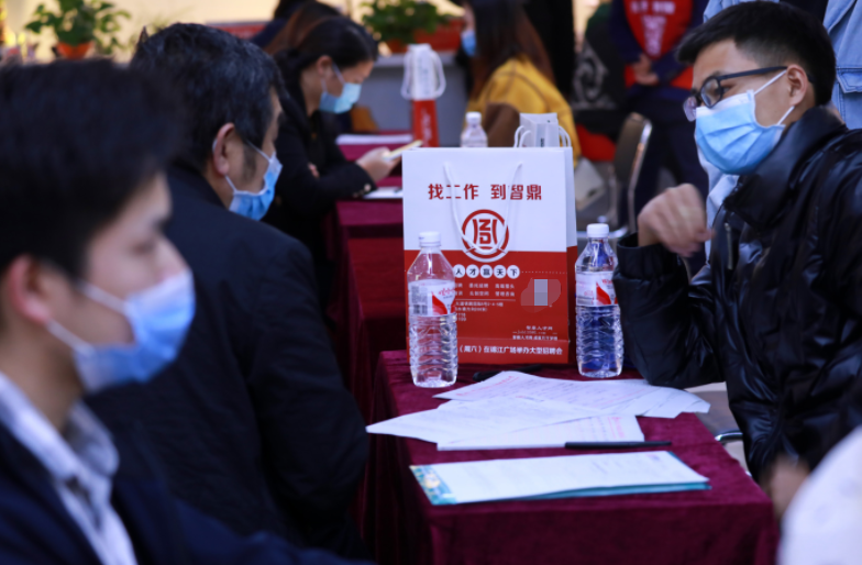 国企|国企HR直言:大学生这样的简历我不要,名校毕业的也不录用