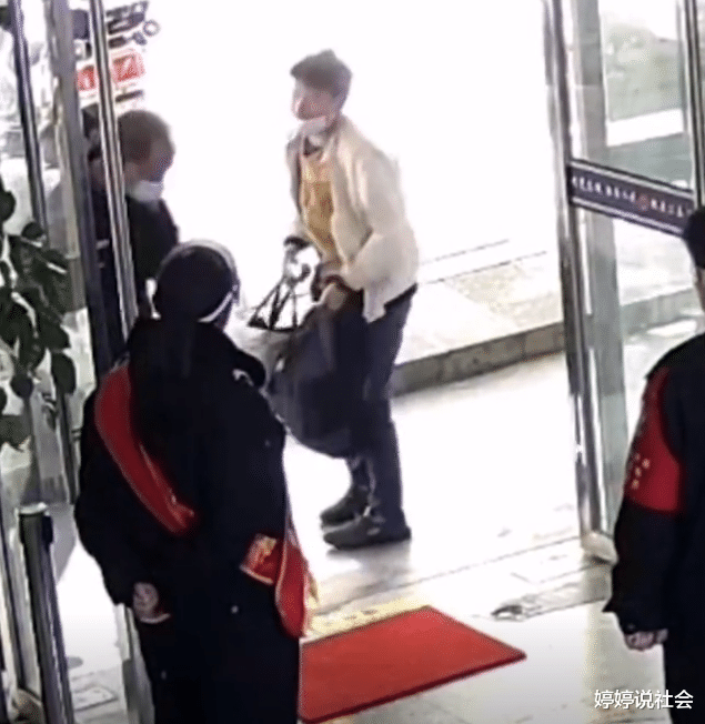 求职|云南一小伙找工作不顺利，无奈去派出所借钱买车票，辅警伸出援手