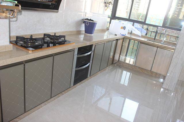 客厅砌了半堵墙,亲戚都说我脑子进水,柜子没做到顶才是大败笔!