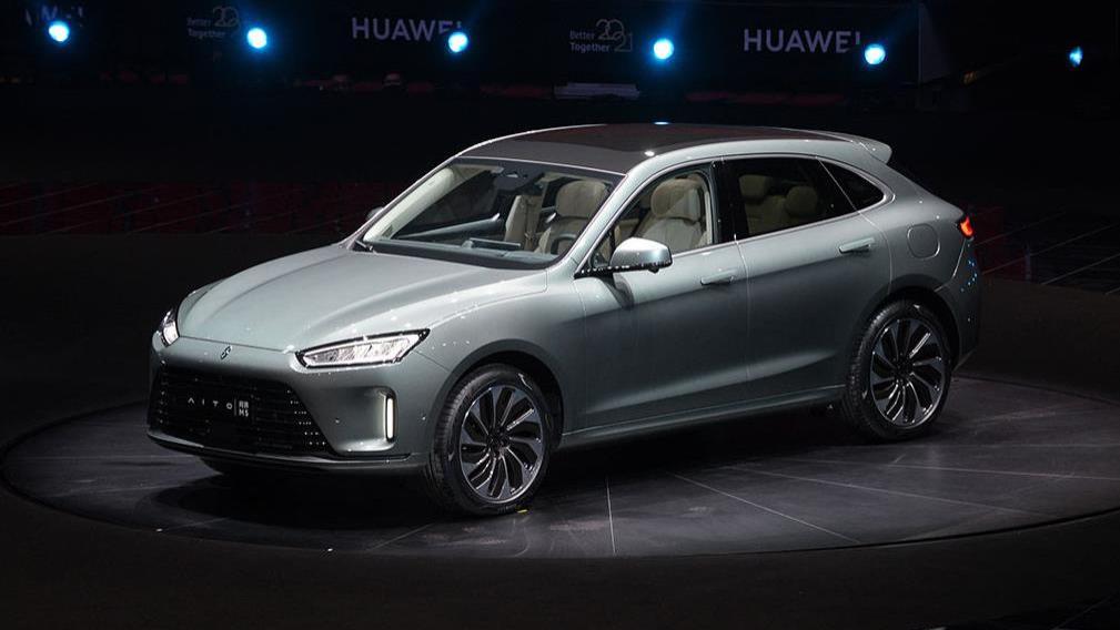 荣耀magic|24.98万元起售，华为造车背景的M5，到底怎么样？