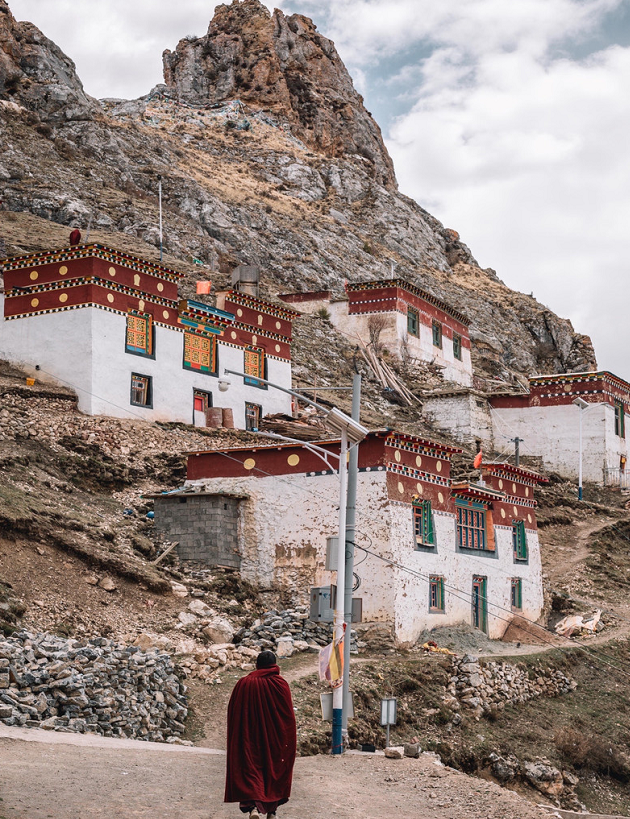 西藏|西藏有一寺庙走红，距今有3000年的历史，气势恢宏宛如天空之城
