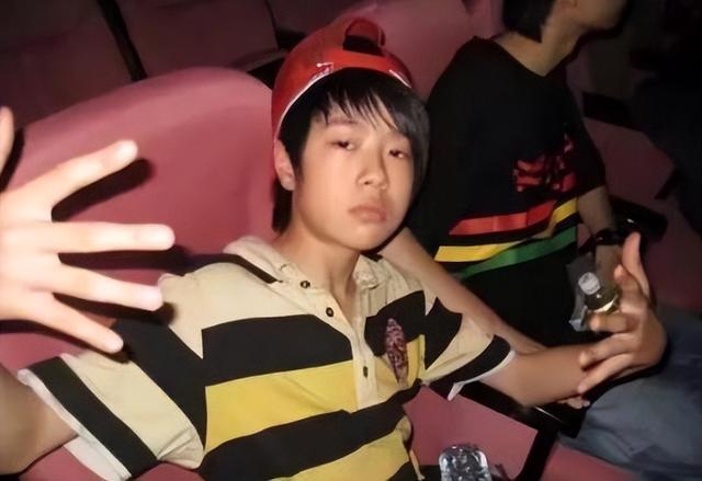 蔡徐坤|有种整容叫团队包装!4位顶流男星出道对比,蔡徐坤堪比“换脸”