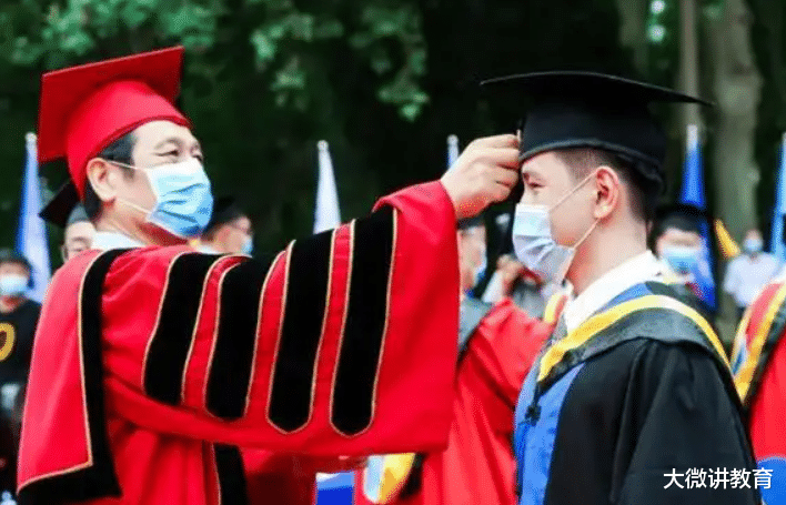 大学生|2022“绿牌”专业出炉,月薪过万不是梦,而“红牌”专业前景悲观