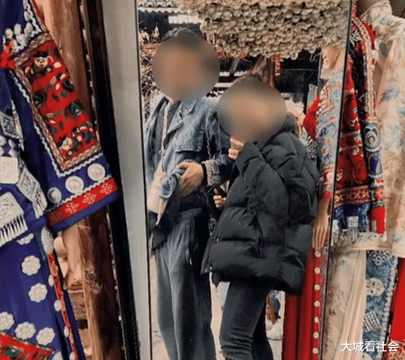 贵州一女子跟前男友去旅游,为了5000元友情破灭,男子:我有困难