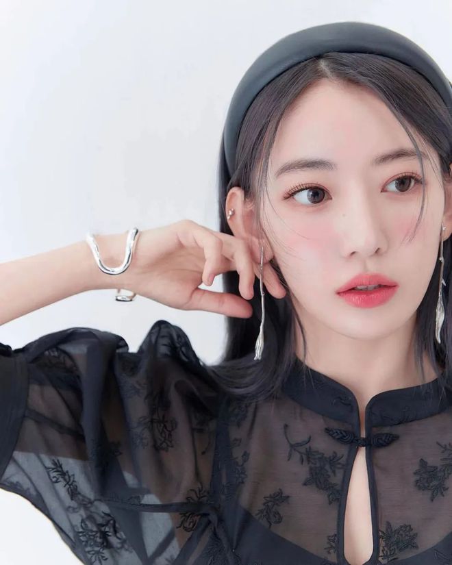 豌豆苗 年抛限定版樱花妆，怪戳人的