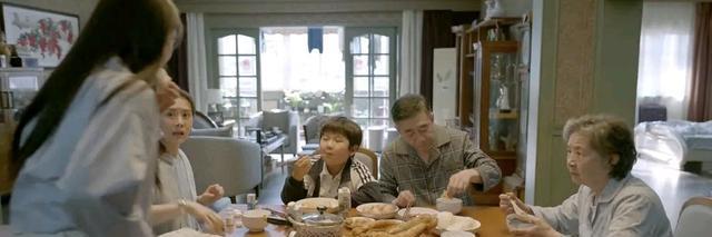 心居|为什么都在骂《心居》？生活难道不是看清一地鸡毛后继续努力吗？