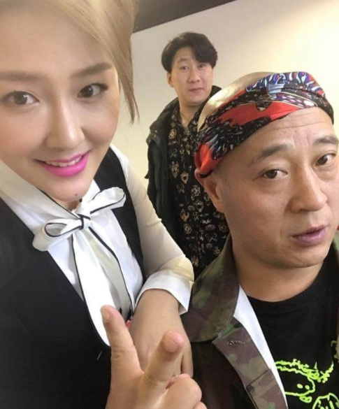 金·卡戴珊|娇娇：我很优秀，《欢乐喜剧人》上表演挺好的，有300来万粉丝