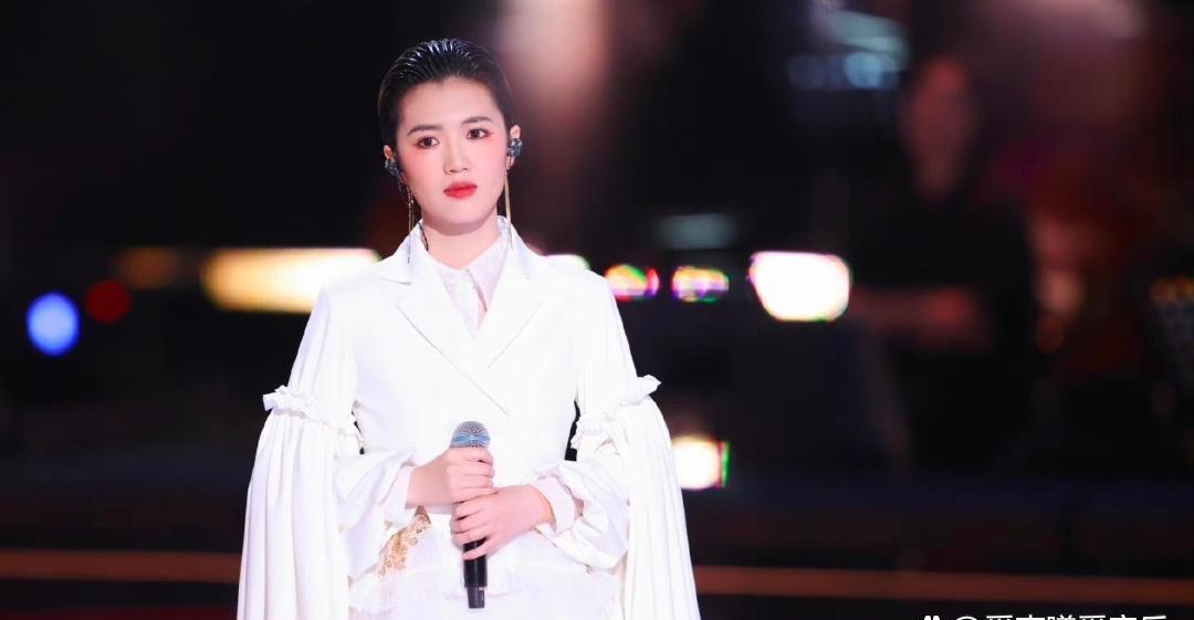 中国好声音|为何能夺冠？梁玉莹已签约公司，与黄霄雲、王泓昊共用一个经纪人