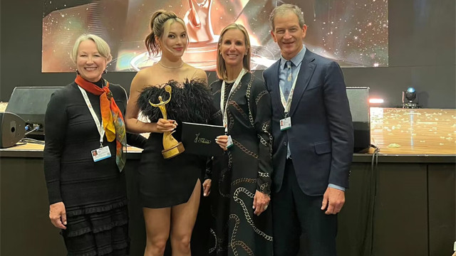 谷爱凌|谷爱凌吻白人男友遭网暴！极端网友无法接受：果然找了个外国男人