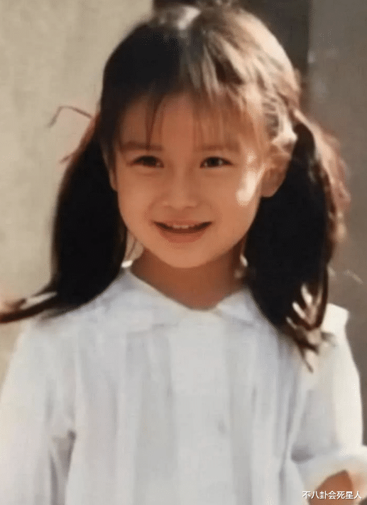 董洁|同样20岁的年纪，一个亭亭玉立，一个“土”成大妈，差距真大啊