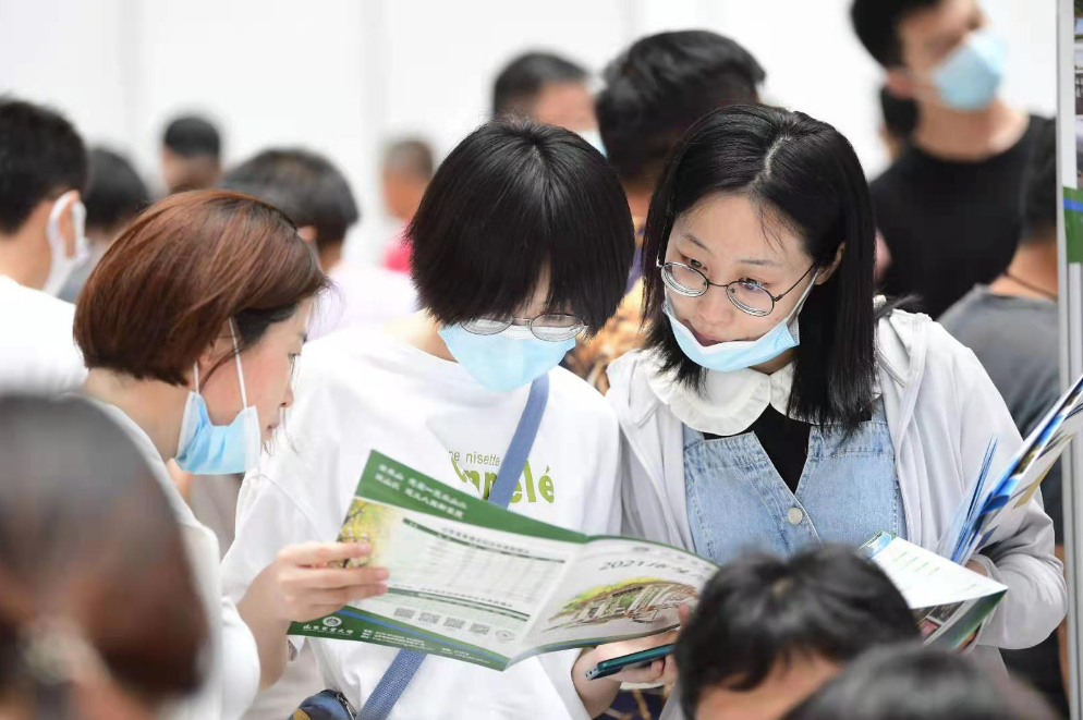 石家庄|女公务员青睐的男生职业排行榜，富二代只能垫底，榜首家长也喜欢