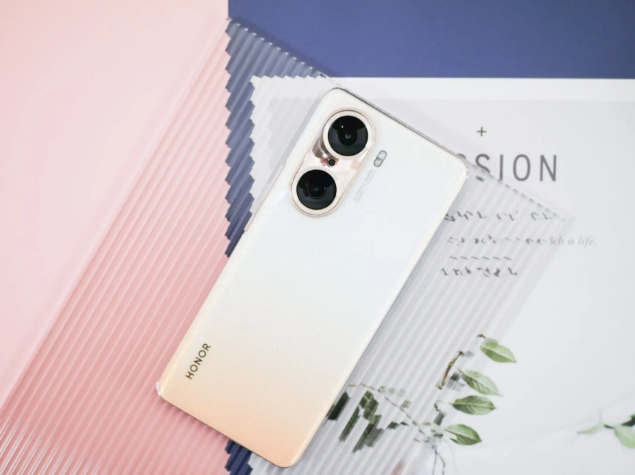 杜比全景声|荣耀70 SE概念图曝光，120Hz高刷+66W快充，外观颜值成卖点