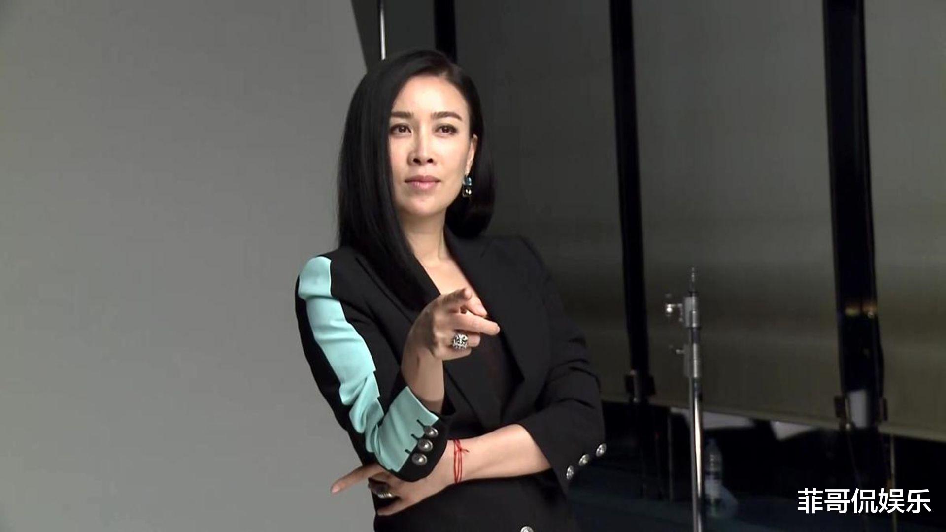 杨洋|怒摔话筒揭露黑幕,让那英委屈到哭的田震,为何销声匿迹了?