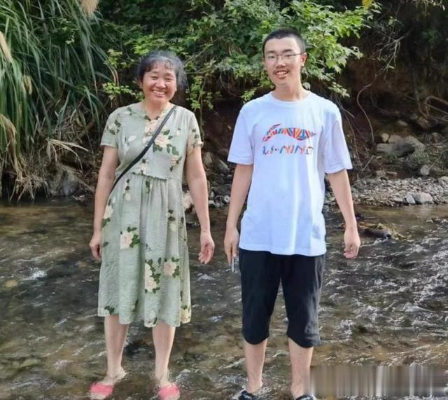 胡鑫宇失踪最关键的几点,关键的16分钟、关键地点后门以及停车场