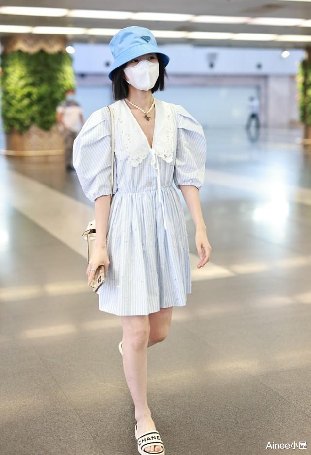 裙装 短发的毛晓彤太甜了，穿娃娃领条纹裙似学生，看着也太乖巧了