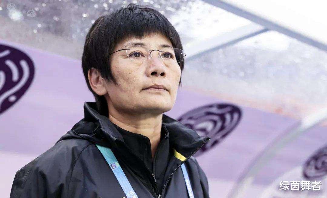 欧洲超级联赛|中国女足主帅获亚足联点名表扬！6次夺冠+29场不败，贾秀全尴尬了