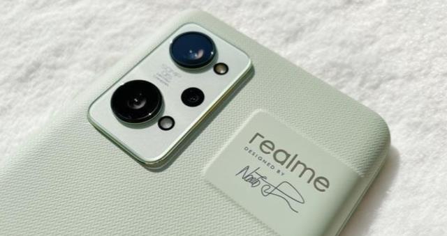 realme|骁龙8+冰芯散热+5000mAh！真我顶级旗舰跌至新低，256GB更加亲民