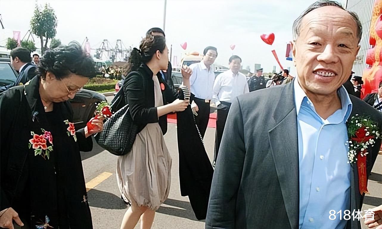 王楠|王楠嫁52岁巨富老公幸福! 结婚17周年楠姐爱答不理, 老郭屁颠屁颠跟着