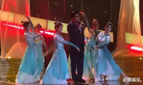 主持人|跨年晚会、春节晚会、主持人歌会连轴转!只有曹可凡才能挑大梁?