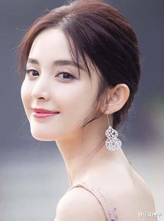 古力娜扎|古力娜扎近照曝光，打扮性感引热议，网友：身材不好倒是爱秀