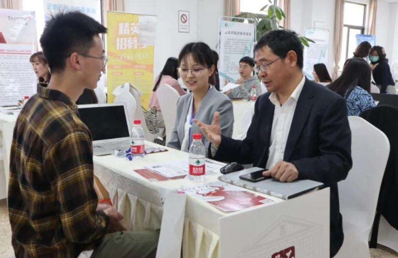 大学生|吃亏后才明白，校招和社招的差距天壤之别，后悔当初没听老师的话