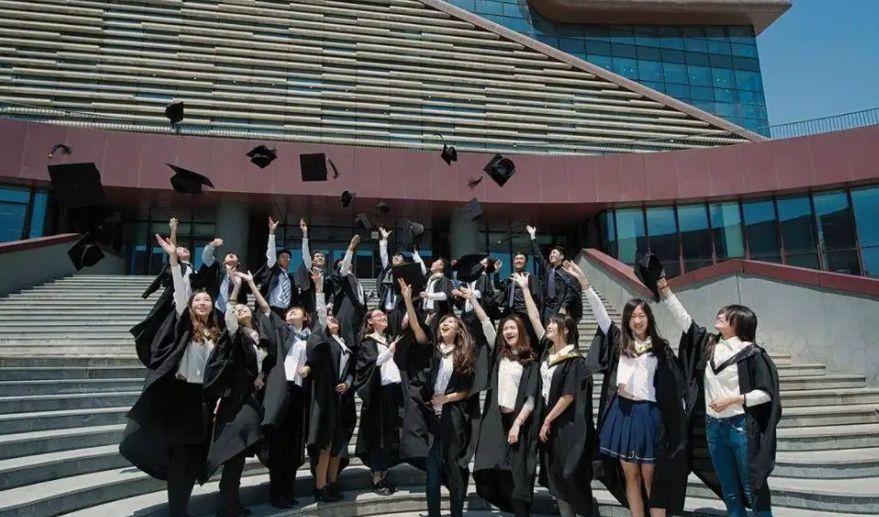 求职|比亚迪高调拒绝\英国博士\求职, 却获网友称赞, 原是国内读海外博士