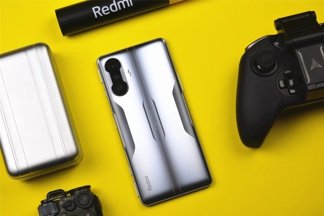 iPhone|从2699降到1739元,硬核游戏手机加速退场:67W快充+航天级散热