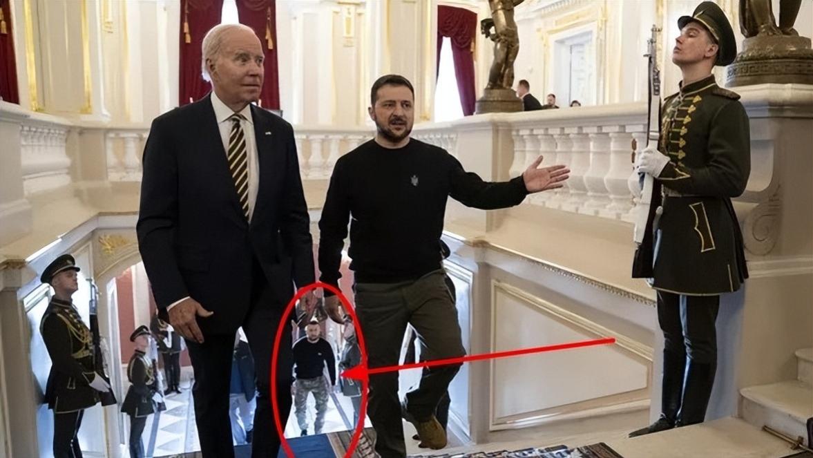 泽连斯基|和秦桧、黄四郎一样，泽连斯基也有自己的替身？为何要一起出现？