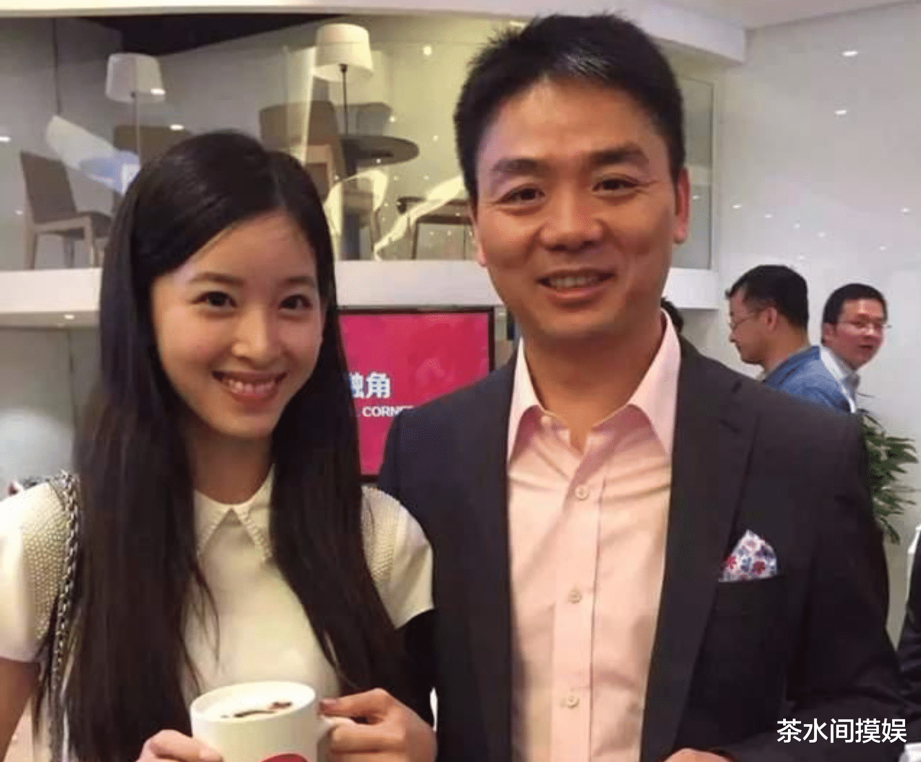 校花|娱乐圈红过的校花遍地跑,有人离婚,有人变笑话,混出头的没几个