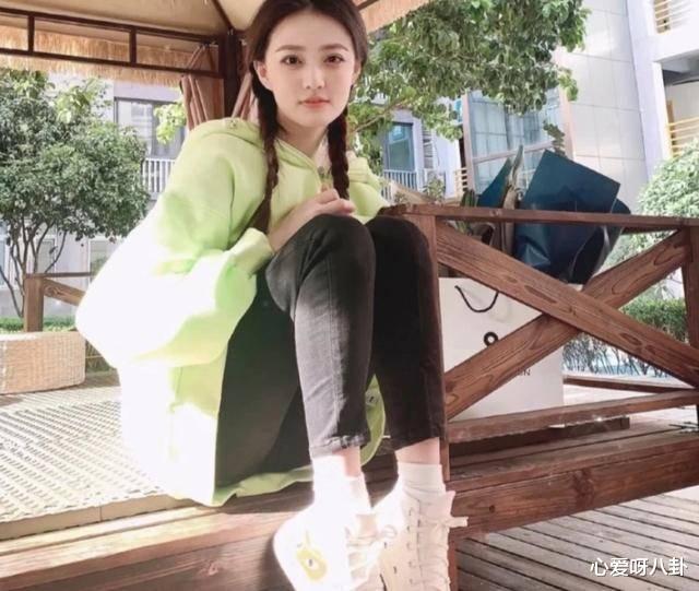 徐璐|徐璐分手后堪称“整容”, 离开精修效果的腿，令男粉沸腾